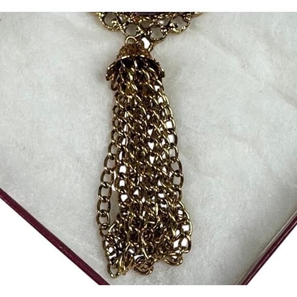 Vintage Costume Cameo Brooch with Dangles - Classic Beauty - Picture 5 of 5